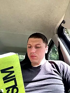 allee2206 online show from April 3, 9:17 am