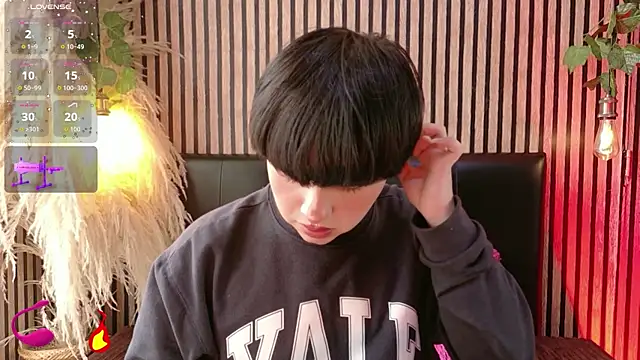 Hiddenhotcake online show from April 6, 7:25 pm