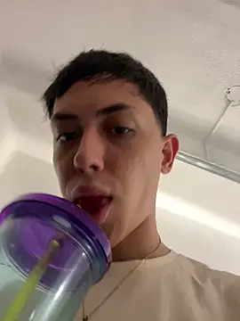 Iamcami  online show from February 21, 7:15 pm