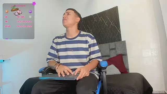 Liamsubtle01 online show from July 27, 11:06 am
