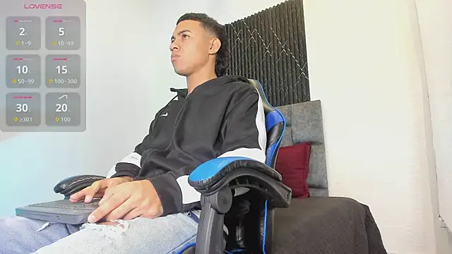 Liamsubtle01 online show from July 23, 11:07 am