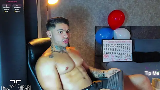 thiago ferrari  online show from July 4, 11:30 pm