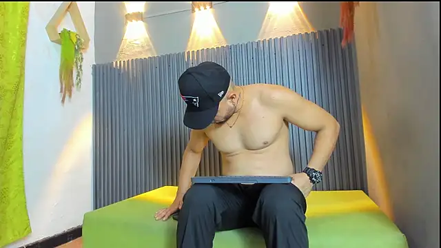 CHRISTIAN PARKERR online show from January 13, 12:42 pm