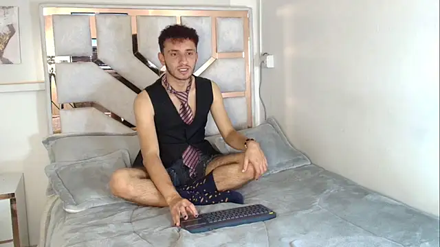 Curlystartt online show from January 14, 1:49 pm