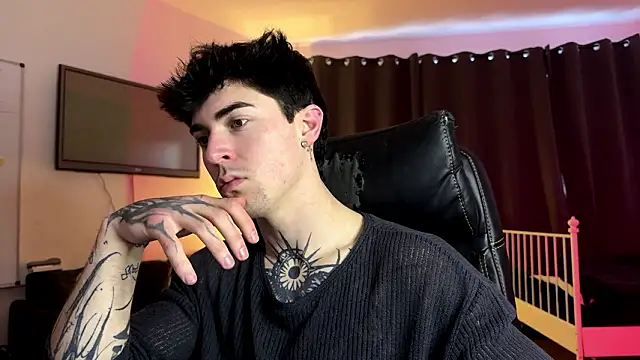 LiamFoster online show from January 14, 2:44 pm