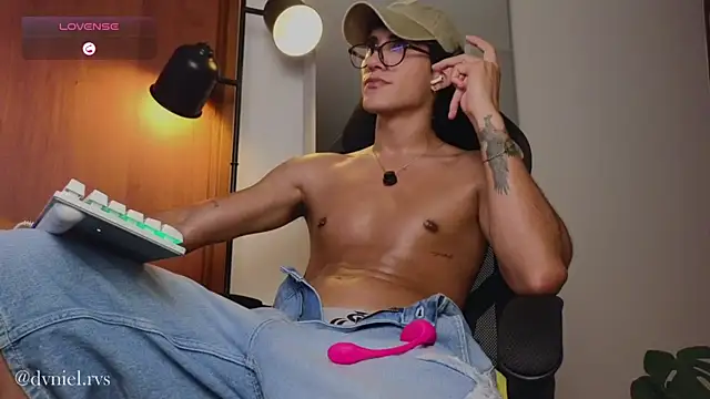 emilio rivs online show from June 22, 2:17 am