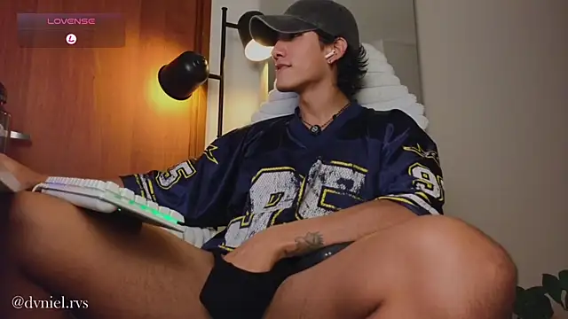 emilio rivs online show from June 18, 2:13 am