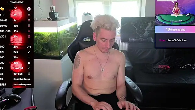 Rayzel White online show from June 18, 5:40 pm
