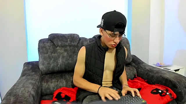 Alexander Collinss online show from March 3, 3:25 am