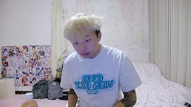 Chocolates-001 online show from April 13, 12:06 pm