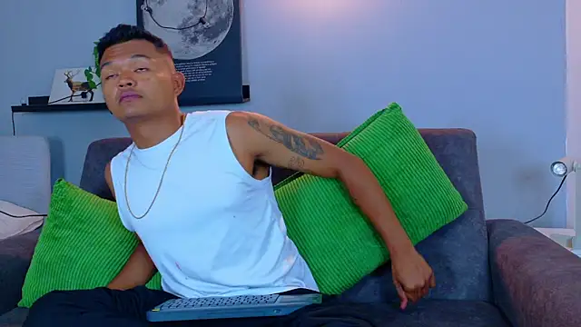 AndrewKenoxx  online show from April 9, 5:08 pm