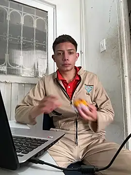 santiObrero online show from July 3, 3:51 pm