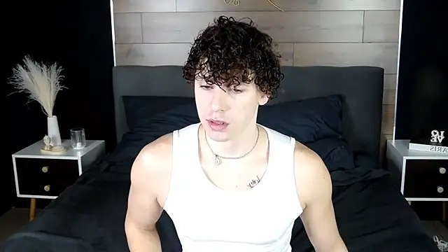 TylerGibson online show from February 6, 4:09 am