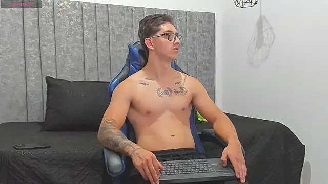Calvin Hunter online show from July 26, 7:11 pm