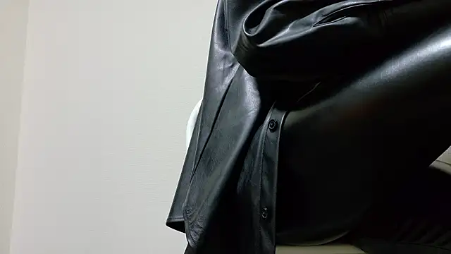 kyuleather online show from February 8, 6:52 am