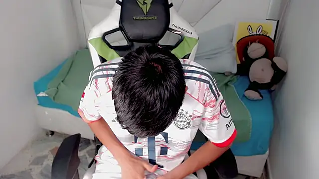 Liarr  online show from February 15, 8:06 pm