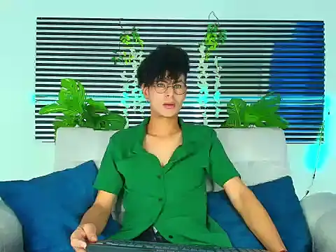 ThiiagoSaeenz online show from February 5, 4:14 pm