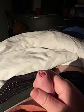 petitsexe52 online show from March 1, 7:08 am