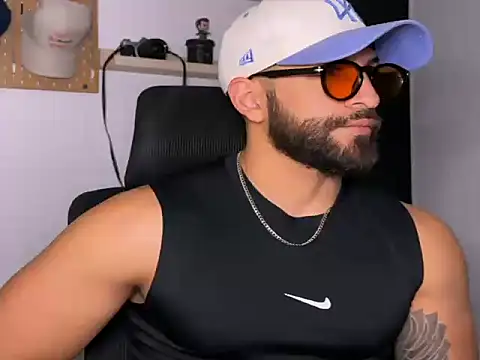 SamDornan51 online show from March 11, 3:35 am