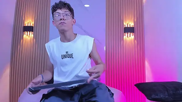 Christopher Hunter online show from February 24, 7:47 pm