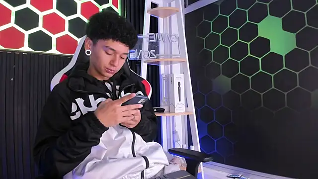 David Banks  online show from April 9, 12:33 pm