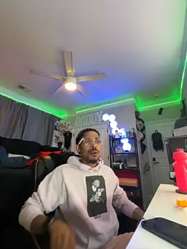 StillArQuez online show from July 21, 2:41 pm