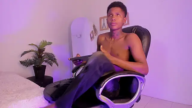 im oleiderr online show from March 2, 4:12 am