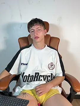 ARON LUXX online show from April 4, 2:36 pm