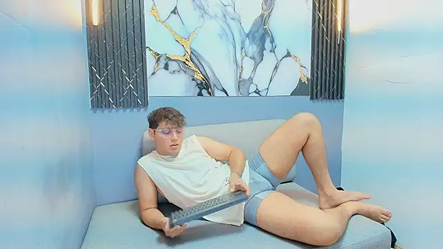 PAULO PARKER online show from March 21, 4:05 am