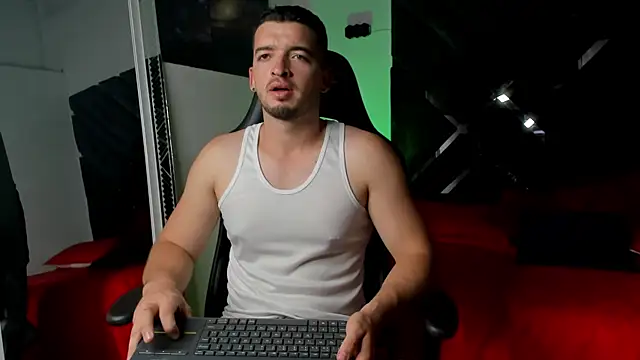Logan Wolf-js online show from July 24, 11:45 pm