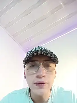 Emmanuel Lust online show from February 17, 11:53 am