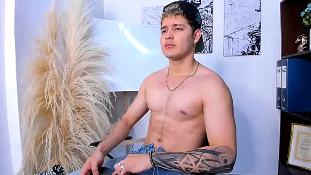 rayan linxx online show from March 30, 8:21 pm