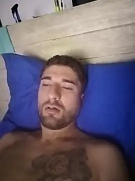 Camilo696903 online show from May 9, 1:28 am