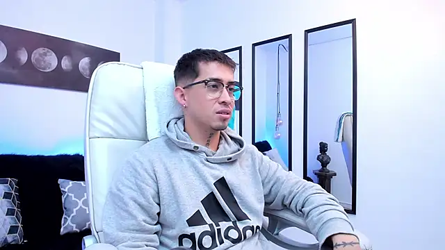 Tommas Jhonson online show from March 7, 3:37 am