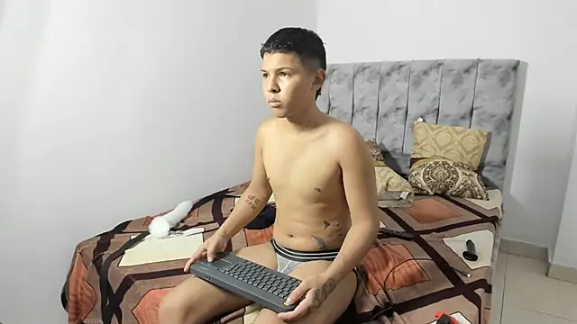 maykyboyx online show from March 24, 1:00 am