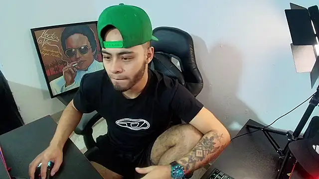 Xanderstone00 online show from February 13, 9:53 pm