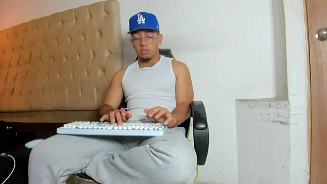 MaxSeduce23 online show from February 24, 1:23 pm