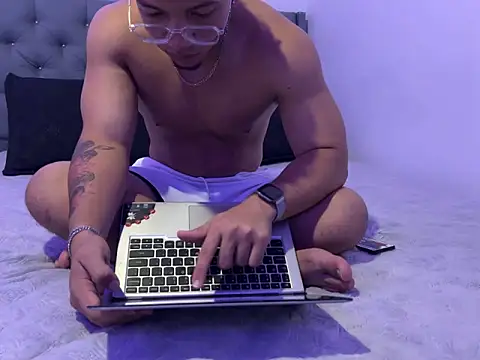 MaxSeduce23 online show from March 2, 3:08 pm