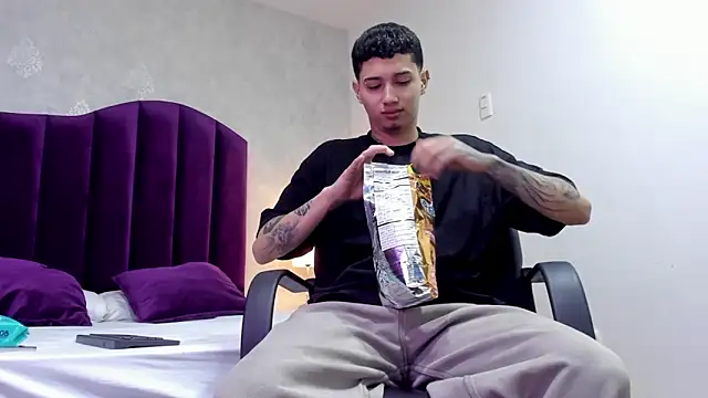 JoshBeech online show from February 20, 12:40 pm