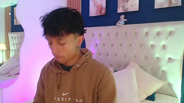 Aiden Rivers  online show from April 13, 12:50 pm