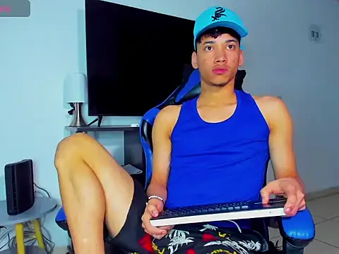 Lyam Russo online show from April 5, 7:49 am