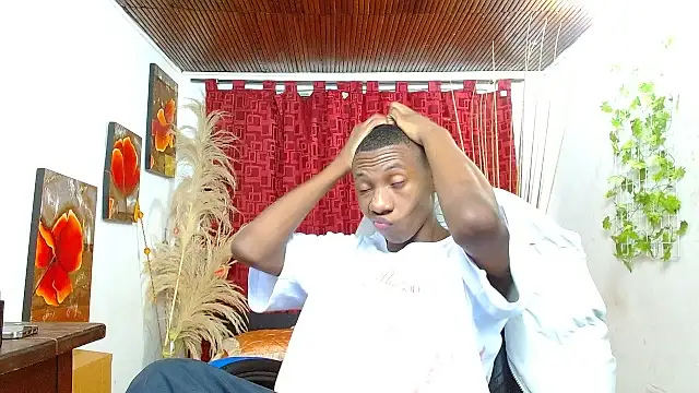 milo018 online show from February 25, 9:16 pm