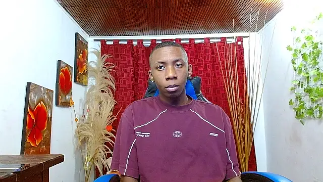 milo018 online show from February 23, 7:48 pm