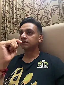 online4u08 online show from April 5, 7:10 pm