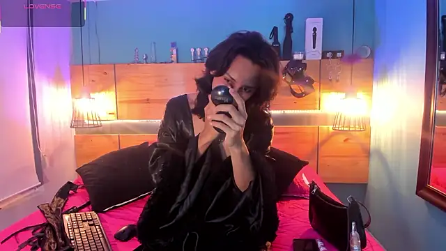 Elisasue online show from March 8, 3:21 am