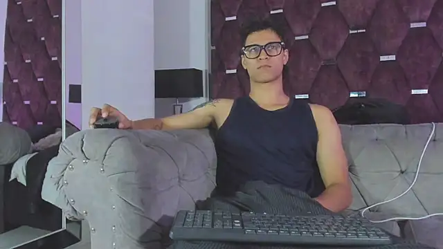 TonyBenedetti online show from June 8, 1:28 am