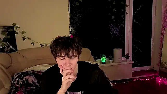 AnthonyCuutie online show from March 25, 8:02 pm