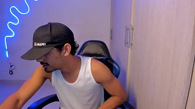 jossi12345j online show from April 14, 5:07 am