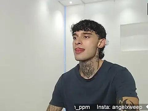 yourxcyberxangel online show from March 18, 12:46 am