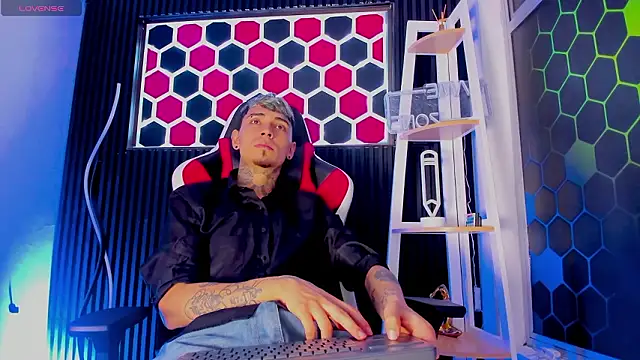 Max Hader  online show from March 15, 3:58 am